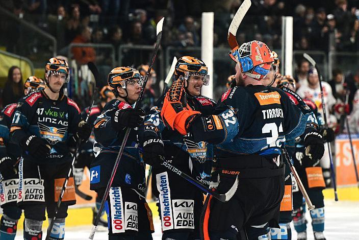 Tormann Rasmus Tirronen (Steinbach Black Wings Linz) feiert Steinbach Black Wings Linz vs EC Red Bull Salzburg, Linz AG Eisarena 