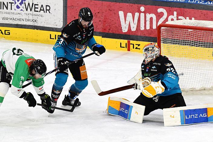 Tormann Rasmus Tirronen (Steinbach Black Wings Linz), Greg Moro (Steinbach Black Wings Linz), Nicolai Meyer (HK Olimpija Ljubljana), 49. Runde ICE, Steinbach Black Wings Linz vs Olimpija Ljubljana, Linz AG Eisarena 