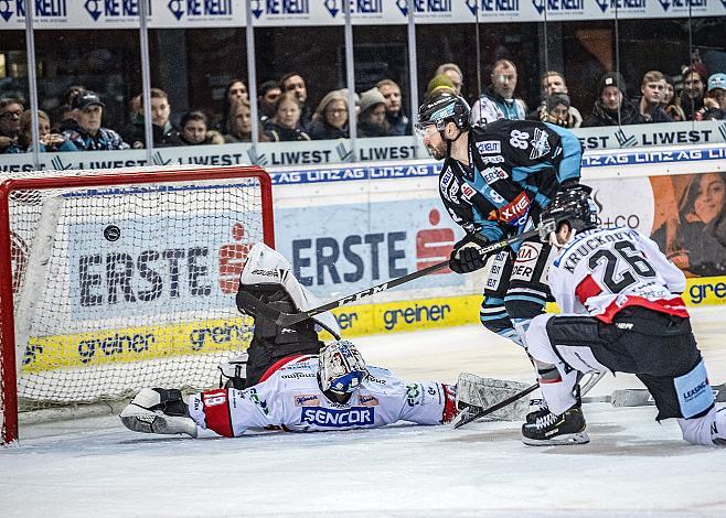 Dan DaSilva (EHC Liwest Black Wings Linz), scheitert an Tormann Teemu Tapio Lassila (HC Orli Znojmo) EHC Liwest Black Wings Linz vs HC Orli Znojmo