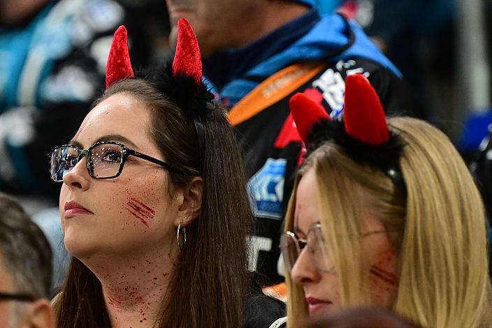 Fans im Halloween Kostüm, 16. Runde ICE, Steinbach Black Wings Linz vs Vienna Capitals, Linz AG Eisarena 