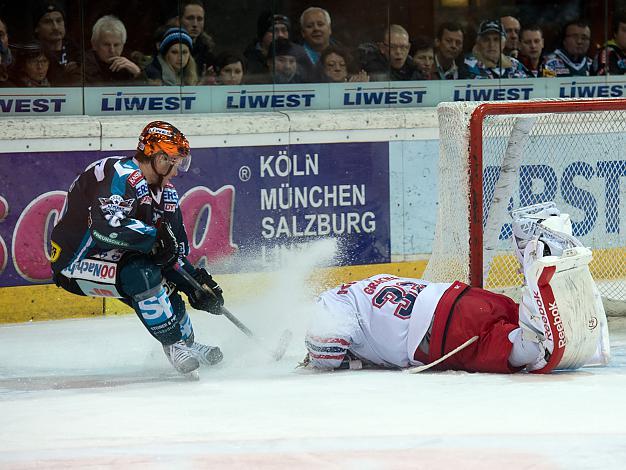Rob Hisey, Linz und Luca Gracnar, Salzburg, EHC Liwest Black Wings Linz vs EC Red Bull Salzburg