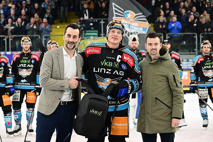 Spieler des Abends Brian Lebler (Steinbach Black Wings Linz) Win2Day ICE Hockey League,  Steinbach Black Wings Linz vs Moser Medical Graz 99ers,  Linz AG Eisarena