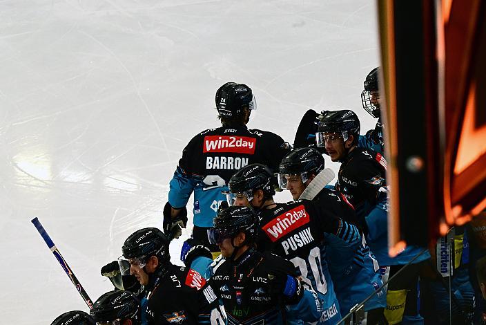 Die Steinbach Black Wings Linz feiern das Tor zum 1 zu durch Travis Barron (Steinbach Black Wings Linz), 7. Runde ICE, Steinbach Black Wings Linz vs EC KAC, Linz AG Eisarena