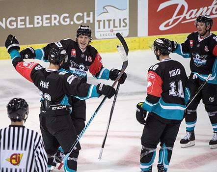 Brian Lebler (EHC Liwest Black Wings Linz) feiert das 3 zu 0, EHC Liwest Black Wings Linz vs HC Kosice
