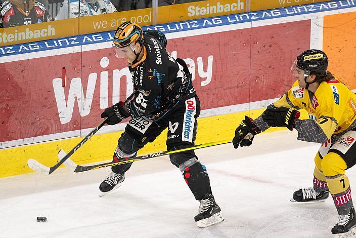 Michael Haga (Steinbach Black Wings Linz), Chad Krys (spusu Vienna Capitals)  Steinbach Black Wings Linz vs Spusu Vienna Capitals, 27. Runde, ICE Hockey League, Steinbach Black Wings Linz, Linz AG Eisarena 