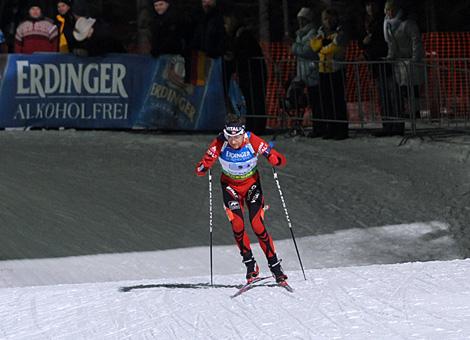 #5-4 Ole Einar Bjoerndalen, Schlusslaeufer, Team Norwegen, der Siegerstaffel.