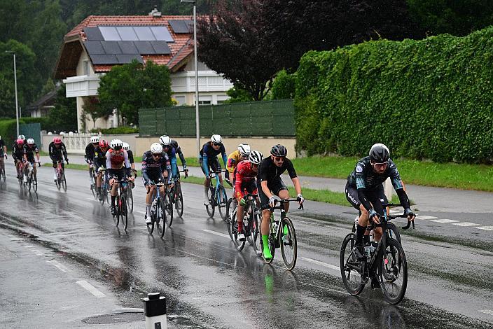 Das Peloton mit Paul Buschek (AUT, Hrinkow Advarics Cycleang Team), 3. Etappe Salzburg - Gaisberg,  Tour of Austria