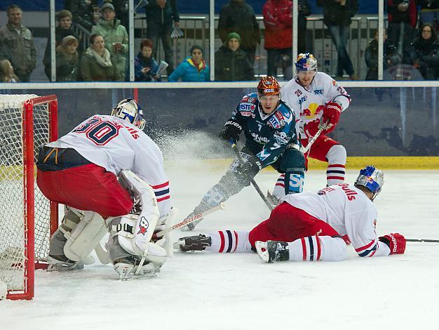 Brian Lebler, Linz vor Tormann Bernd Brueckler, Salzburg, EHC Liwest Black Wings Linz vs EC Red Bull Salzburg