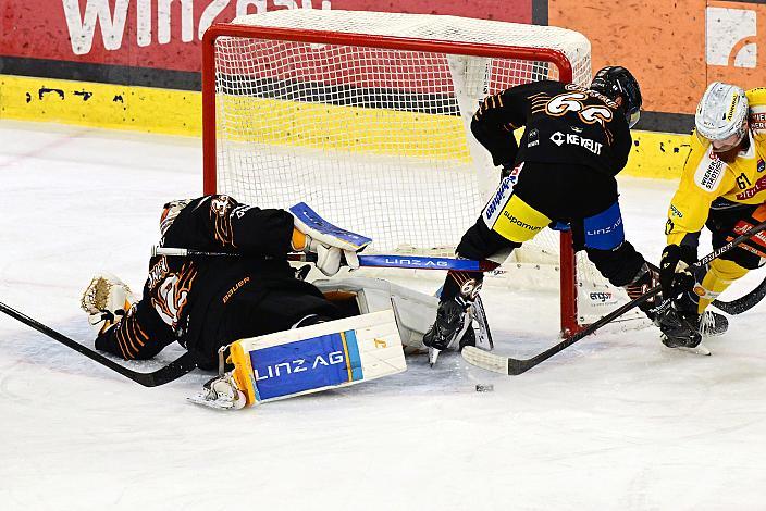 Tormann Rasmus Tirronen (Steinbach Black Wings Linz), Stefan Gaffal (Steinbach Black Wings Linz), Zane Franklin (Vienna Capitals), 16. Runde ICE, Steinbach Black Wings Linz vs Vienna Capitals, Linz AG Eisarena 