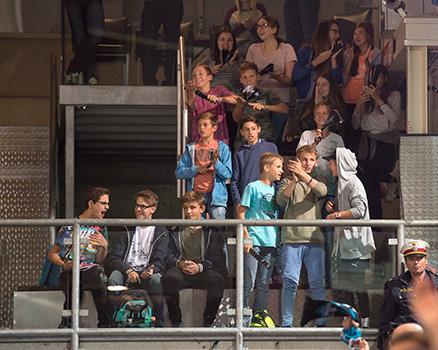 Schueler der 4 C des BG Ramsauerstraße Linz EHC Liwest Black Wings Linz vs EC KAC
Schueler der 4 C des BG RamsauerstraÃŸe Linz EHC Liwest Black Wings Linz vs EC KAC