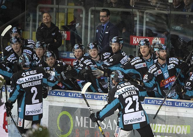 der EHC Liwest Black Wings Linz feiert ein Tor EHC Liwest Black Wings Linz vs HCB Suedtirol Alperia