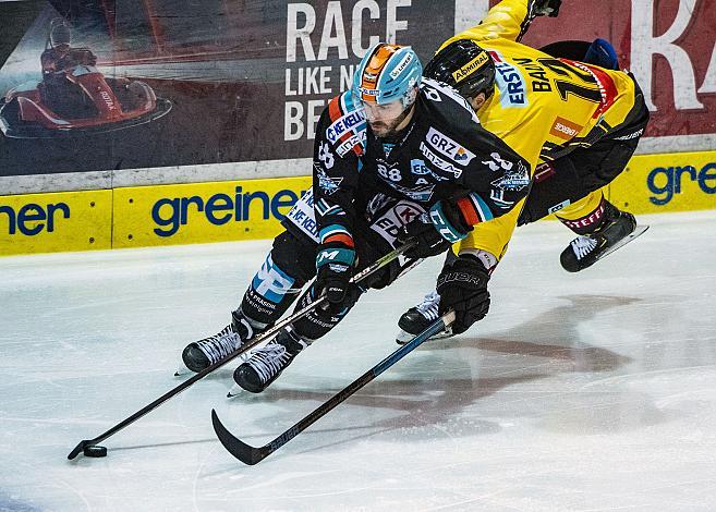 Im Bild: Dan DaSilva (EHC Liwest Black Wings Linz), Kyle Baun (Vienna Capitals) Eishockey,  EHC Liwest Black Wings Linz vs Spusu Vienna Capitals