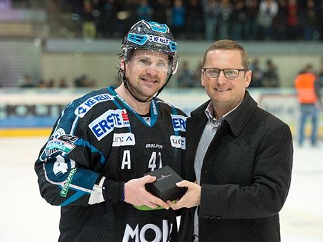 Spieler des Abends Curtis Murphy, EHC Liwest Black Wings Linz vs HCB Suedtirol, 3. Viertelfinale