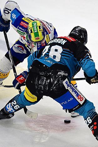 Kevin Hancock (EC iDM Wärmepumpen VSV), Travis Barron (Steinbach Black Wings Linz), Spiel 2 Pre-Playoffs,  ICE, Steinbach Black Wings Linz vs EC iDM Wärmepumpen VSV, Linz AG Eisarena 