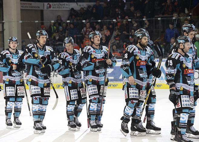 Linz in den Weihnachtsdressen EHC Liwest Black Wings Linz vs Moser Medical Graz 99ers