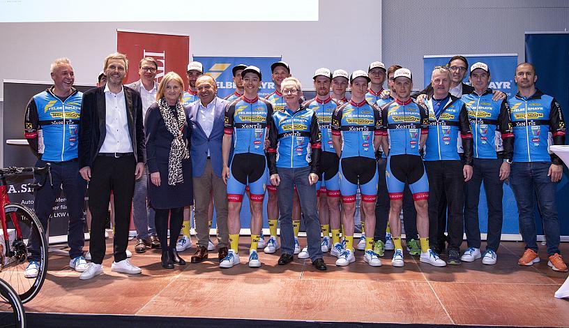  Team Felbermayr Simplon Wels 2020 mit dem Vorstand des Teams, Team Felbermayr Simplon Wels 