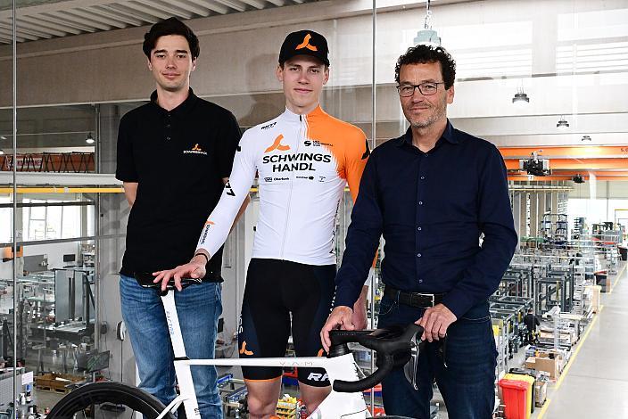 v.l. Sport Manager Ludwig Hehenberger (AUT, Schwingshandl Intralogistics), Gregor Stadlbauer (AUT, Schwingshandl Intralogistics), Thomas Schwingshandl (CEO Fa. Schwingshandl),  Pressekonferenz Team Schwingshandl Intralogistics, UCI Continental Team