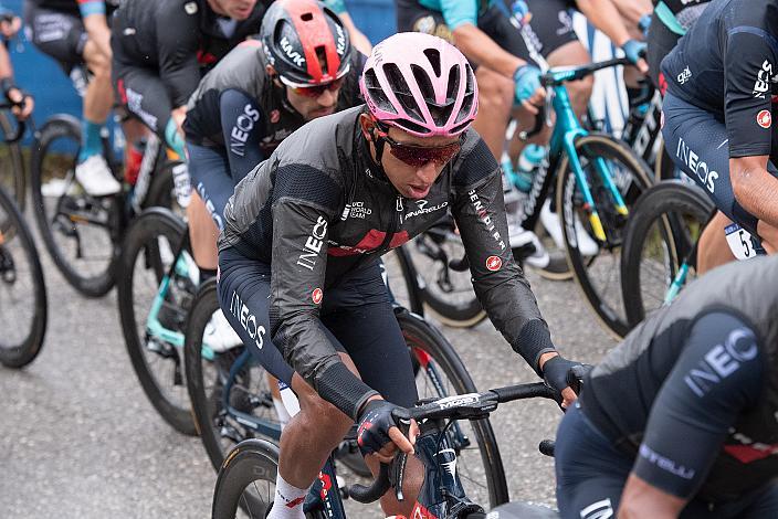 Egan Bernal (COL, Ineos Grenadiers) im Rosa Trikot zur Bergwertung Gornje Cerovo in Slowenien.
