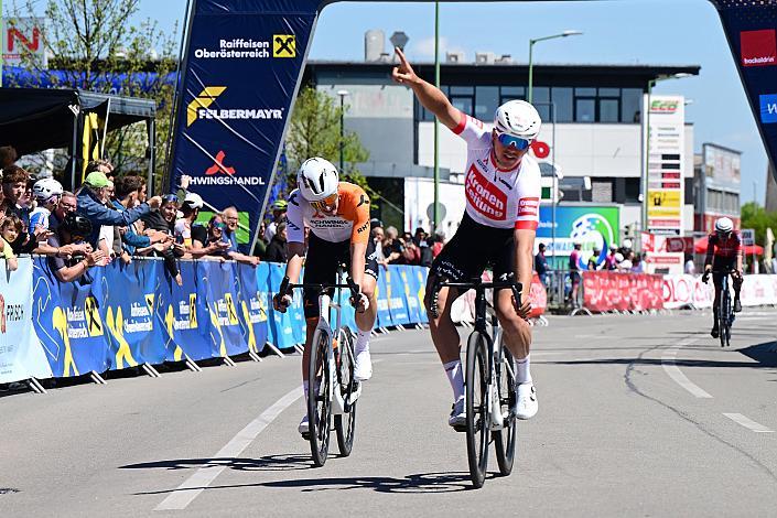 Sieger und führender Road Cycling League Tobias Nolde (GER, Team Vorarlberg), Paul Buschek (AUT, Schwingshandl Intralogistics), Herren Elite, U23, Road Cycling League Austria, 64. Raika Kirschbluetenrennen, Wels, Oberösterreich
