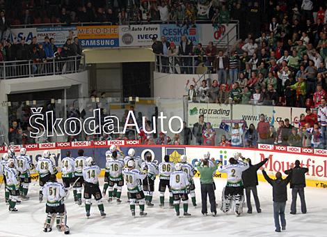 Das Team HC Energy Karlovy Vary feiert den Aufstieg ins Finale.