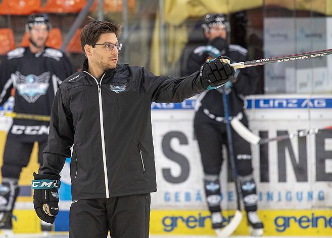 Eistraining unter der Leitung von Head-Coach Pierre Beaulieu (Black Wings Linz) Black Wings Linz,  Eishockey