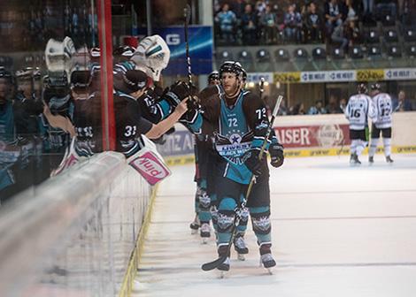  Kevin Moderer (EHC Liwest Black Wings Linz) EHC Liwest Black Wings Linz  vs Straubing Tigers