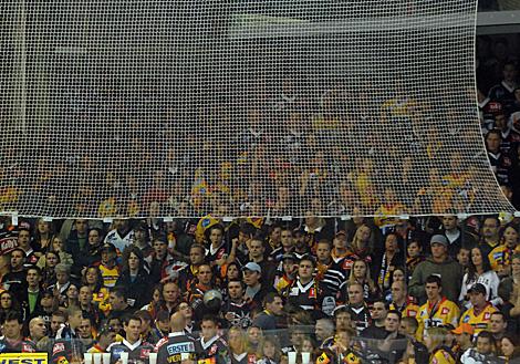 Die Fans der Vienna Capitals in der Linzer Eishalle.