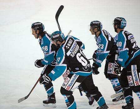 Fabio Hofer (EHC Liwest Black Wings Linz) feiert, EHC Liwest Black Wings Linz vs HDD TELEMACH Olimpija Ljubljana, Laibach
