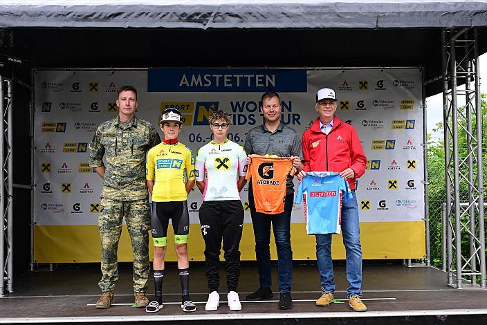 Im Gelben Trikot der Kids Tour Georg Wartlsteiner (AUT, LRV Tirol / OOE), Beste Nachwuchsfahrerin Anna Bonassi  (ITA, Lombardia), Rad 2 Etappe Sportland NOE Kids Tour