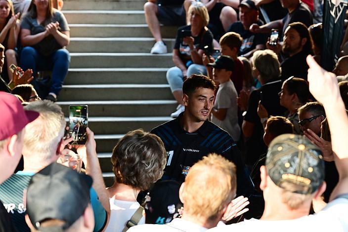 Luka Maver (Steinbach Black Wings Linz) Team und Trikotpräsentation, Steinbach Black Wings Linz , Linz AG Eisarena 
