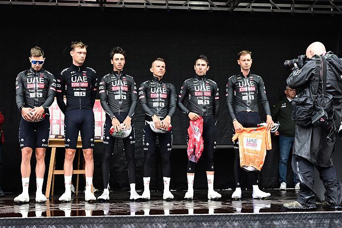 Team UAE Team Emirates mit Rundfahrtssieger Diego Ulissi (ITA, UAE Team Emirates), Felix Grossschartner (AUT, UAE Team Emirates) 73. Tour of Austria, ME 2.1 5 Etappe  Kufstein, Patscherkofel Kondulenzfahrt
