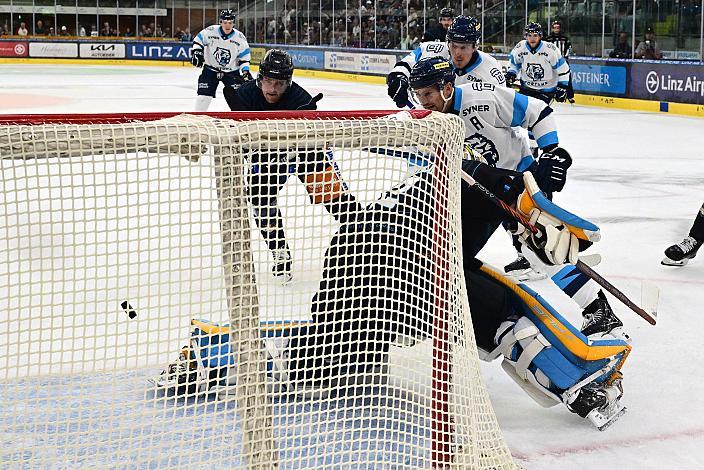 Tormann Rasmus Tirronen (Steinbach Black Wings Linz), Adam Musil (CZE, Bili Tygri Liberec), Steinbach Black Wings Linz vs Bili Tygri Liberec (CZE) , Linz AG Eisarena