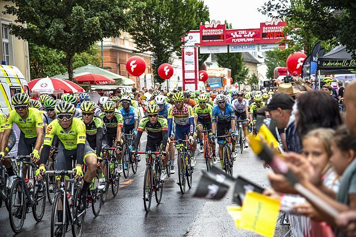 das Feld mit Team Vorarlberg Santic 1.Etappe, Grieskirchen - Freistadt, 71. Ã–sterreich Rundfahrt, Tour of Austria (UCI 2.1)