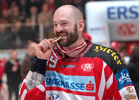 Jeff Shantz, KAC mit seiner Meistermedaille.