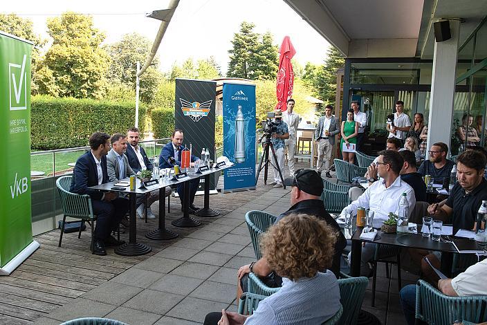 v.l. Walter Scherb (Fa. Spitz), Präsident Peter Nader (Steinbach Black Wings Linz), Vize Präsident Christoph Heindl (Steinbach Black Wings Linz), Mag. Markus Auer (VKB Bank), Pressekonferenz Steinbach Black Wings Linz, Linz AG Eisarena