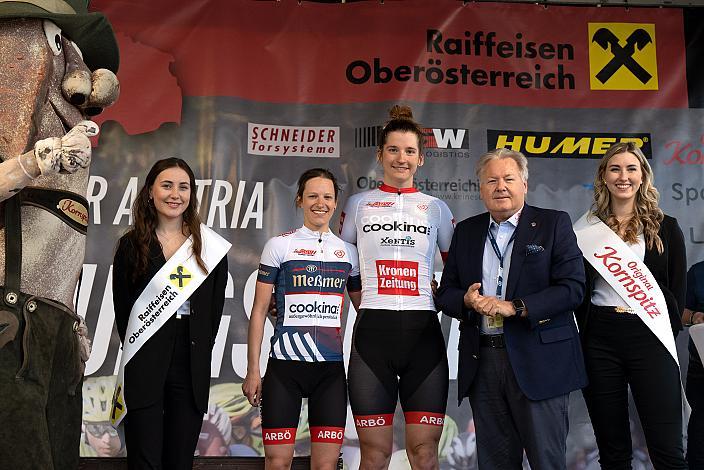 U23 Liga Führende Sarah Bärnthaler (AUT, Team Cookina ARBÖ ASKÖ Graz RLM Stmk), Siegerin Petra Zsanko (HUN, Team Cookina ARBÖ ASKÖ Graz RLM Stmk), Harald J. Mayer (ÖRV, Präsident Österreichischer Radsportverband),  Damen Elite, U23, Radliga, 61. Radsaison-Eröffnungsrennen Leonding, Oberösterreich 
