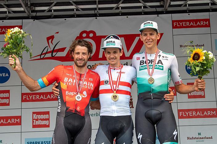 Das Siegerpodest v.l. 2. Platz Marco Haller (AUT, Bahrain - Victorious), Sieger Patrick Konrad (AUT, Bora - Hansgrohe), 3. Platz Patrick Gamper (AUT, Bora - Hansgrohe) Elite Herren, Österreichische Meisterschaft Strassenrennen, Kufstein, Tirol 