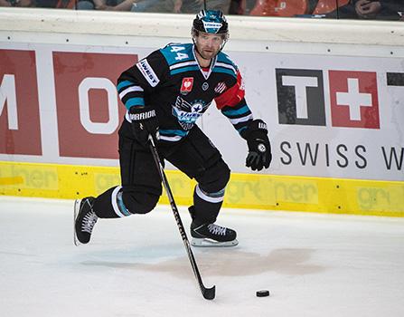 Olivier Latendresse (EHC Liwest Black Wings Linz, #44), EHC Liwest Black Wings Linz vs TPS Turku 