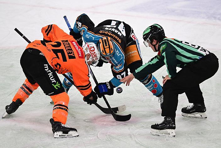 Luka Maver (Steinbach Black Wings Linz), Caisey Bailey (Moser Medical Graz 99ers) Win2Day ICE Hockey League,  Steinbach Black Wings Linz vs Moser Medical Graz 99ers,  Linz AG Eisarena 