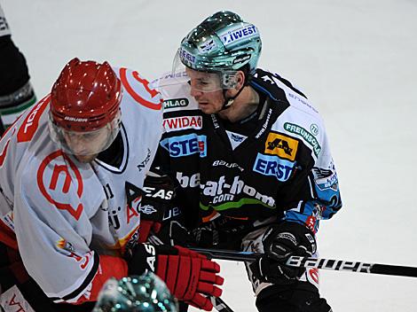 Rob Hisey, Linz und Tomi Hafner, Jesenice, EHC Liwest Black Wings Linz vs. HK Acroni Jesenice