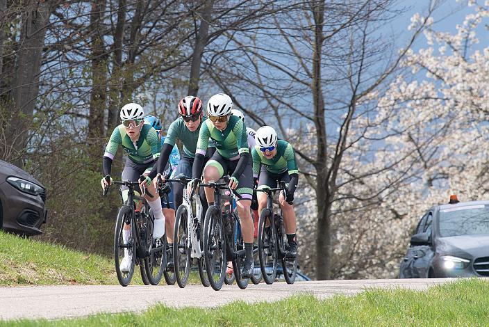 Die Damen Spitzengruppe mit Christina Schweinberger (AUT), Kathrin Schweinberger (AUT, CERATIZIT - WNT Pro Cycling Team) , Corinna Lechner (GER, Massi Tactic Womens Team), Lydia Ventker (GER, MAXX-Solar Linding Woman Racing RG), Damen Elite, U23, Radliga, 60. Raika Kirschbluetenrennen, Wels, Oberösterreich