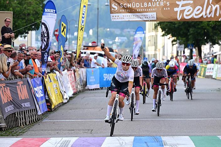 Elisa Winter (AUT, Union Raiffeisen Radteam Tirol) siegt in Braunau. Damen Elite, U23, Cycling League Austria Radliga, Kriterium Braunau am Inn, OÖ
