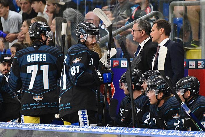 Sean Collins (Steinbach Black Wings Linz), Head Coach Philipp Lukas (Steinbach Black Wings Linz)  Steinbach Black Wings Linz vs Bili Tygri Liberec (CZE) , Linz AG Eisarena 