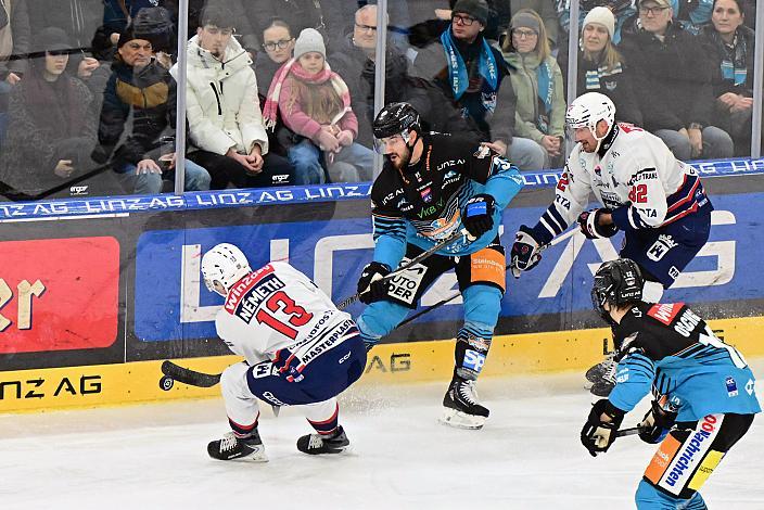 Greg Moro (Steinbach Black Wings Linz), Kristof Nemeth (Hydro Fehervar AV 19), 34. Runde ICE, Steinbach Black Wings Linz vs Hydro Fehervar AV 19, Linz AG Eisarena 
