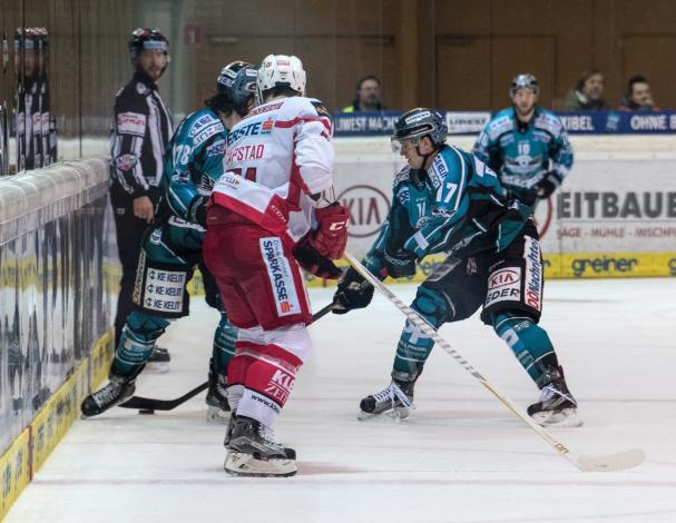 Stefan Freunschlag (EHC Liwest Black Wings Linz) und Kevin Kapstad (EC KAC)  EHC Liwest Black Wings Linz vs EC KAC, Pick Round