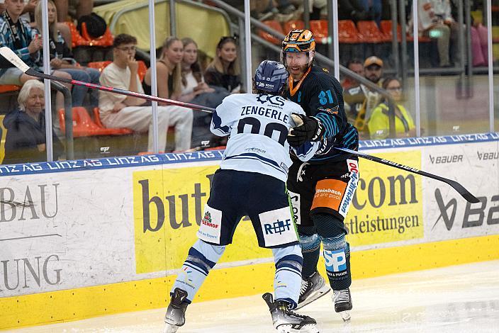 Mark Zengerle (Straubing Tigers), Sean Collins (Steinbach Black Wings Linz) Testspiel Steinbach Black Wings Linz vs Straubing Tigers, Linz AG Eisarena, pre season 