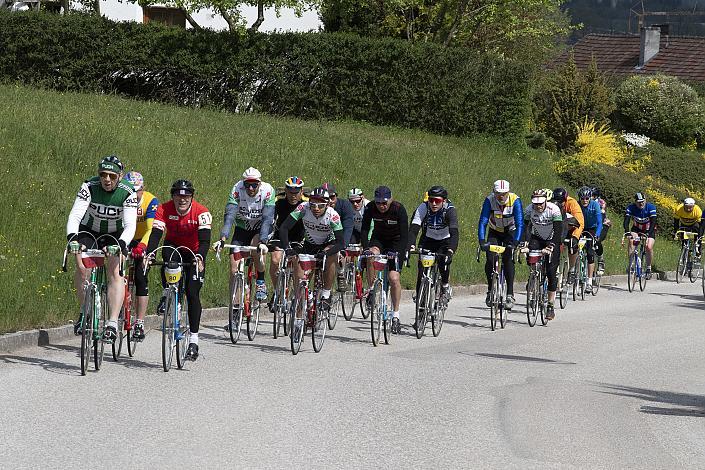das Feld der Fahrer bei Waizenkirchen

