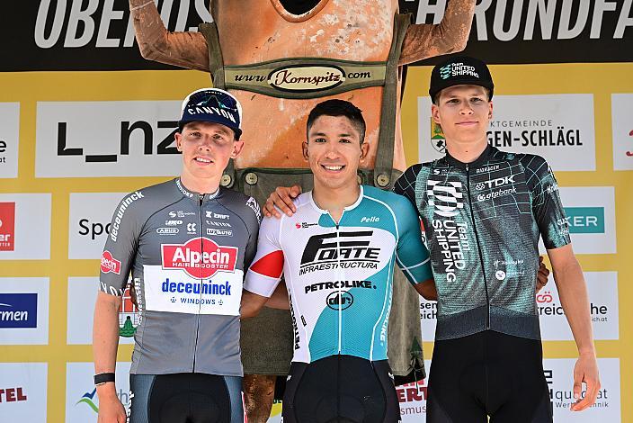 Siegerpodest. 2. Platz Aaron Dockx (BEL, Alpecin-Deceuninck Development Team), Sieger Edgar David Cadena (MEX, Petrolike), 3. Platz  Balint Feldhofer (HUN, Team United Shipping), 3. Etappe Bad Schallerbach - Aigen - Schlägl, 15. Int. Raiffeisen OÖ-Radrundfahrt UCI Kat. 2.2