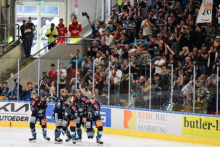 Die Steinbach Black Wings Linz feiern das Tor zum 1 zu 0 durch Graham Knott (Steinbach Black Wings Linz) Steinbach Black Wings Linz vs Migross Supermercati Asiago Hockey 1935, Linz AG Eisarena, pre season 