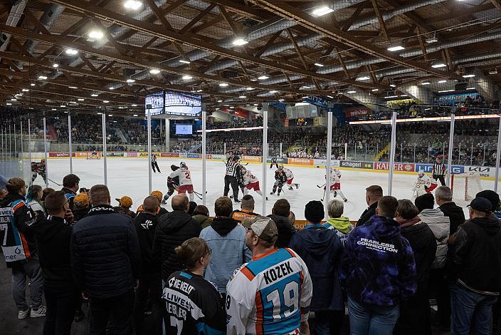 Gut besuchte Halle in Linz Steinbach Black Wings Linz vs EC Red Bull Salzburg, 17. Runde ICE Hockey League, Steinbach Black Wings Linz, Linz AG Eisarena
